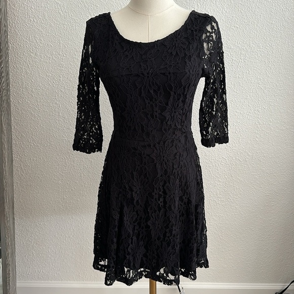 Lush Dress - Picture 1 of 6